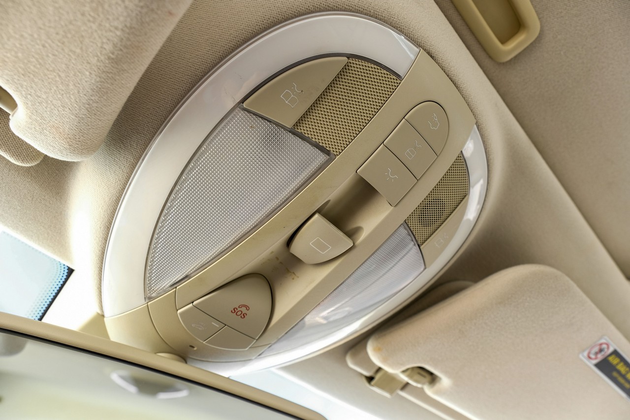 Mercedes-Benz E 320 Vehicle Main Gallery Image 27