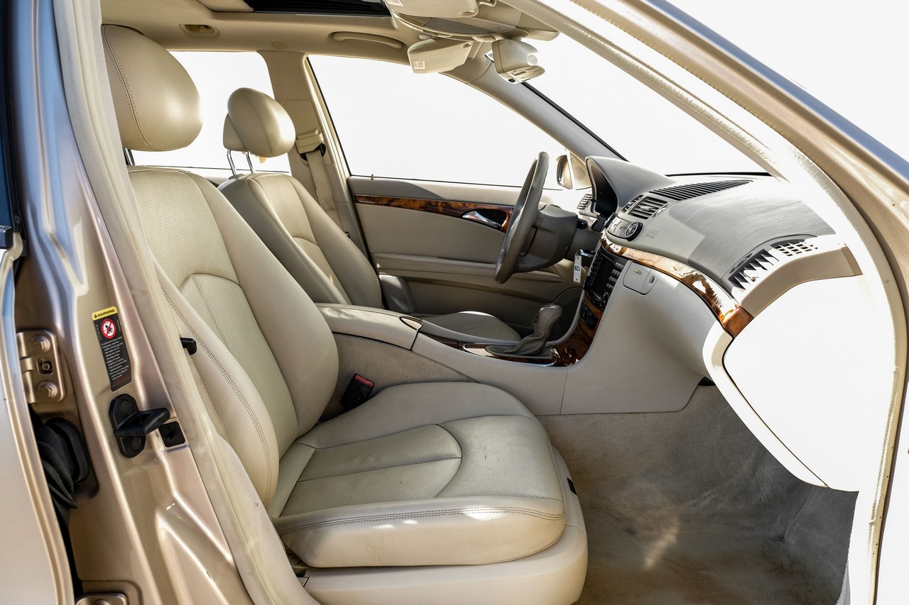 Mercedes-Benz E 320 Vehicle Main Gallery Image 29