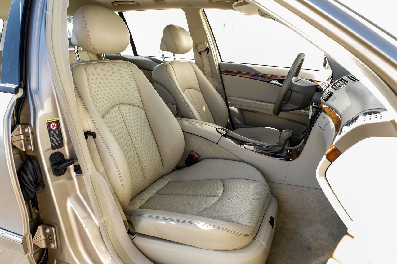 Mercedes-Benz E 320 Vehicle Main Gallery Image 30