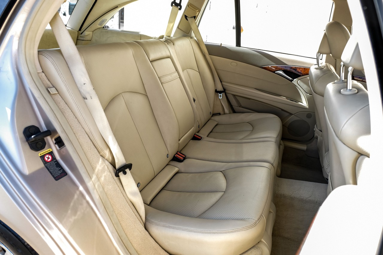 Mercedes-Benz E 320 Vehicle Main Gallery Image 31