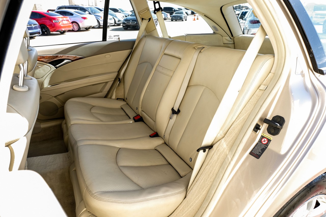 Mercedes-Benz E 320 Vehicle Main Gallery Image 34