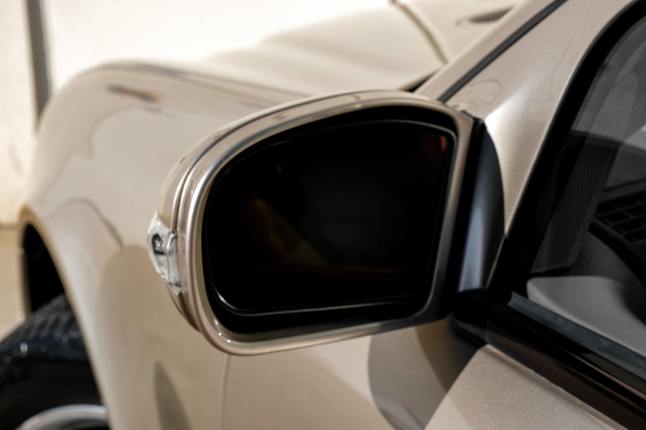 Mercedes-Benz E 320 Vehicle Main Gallery Image 36