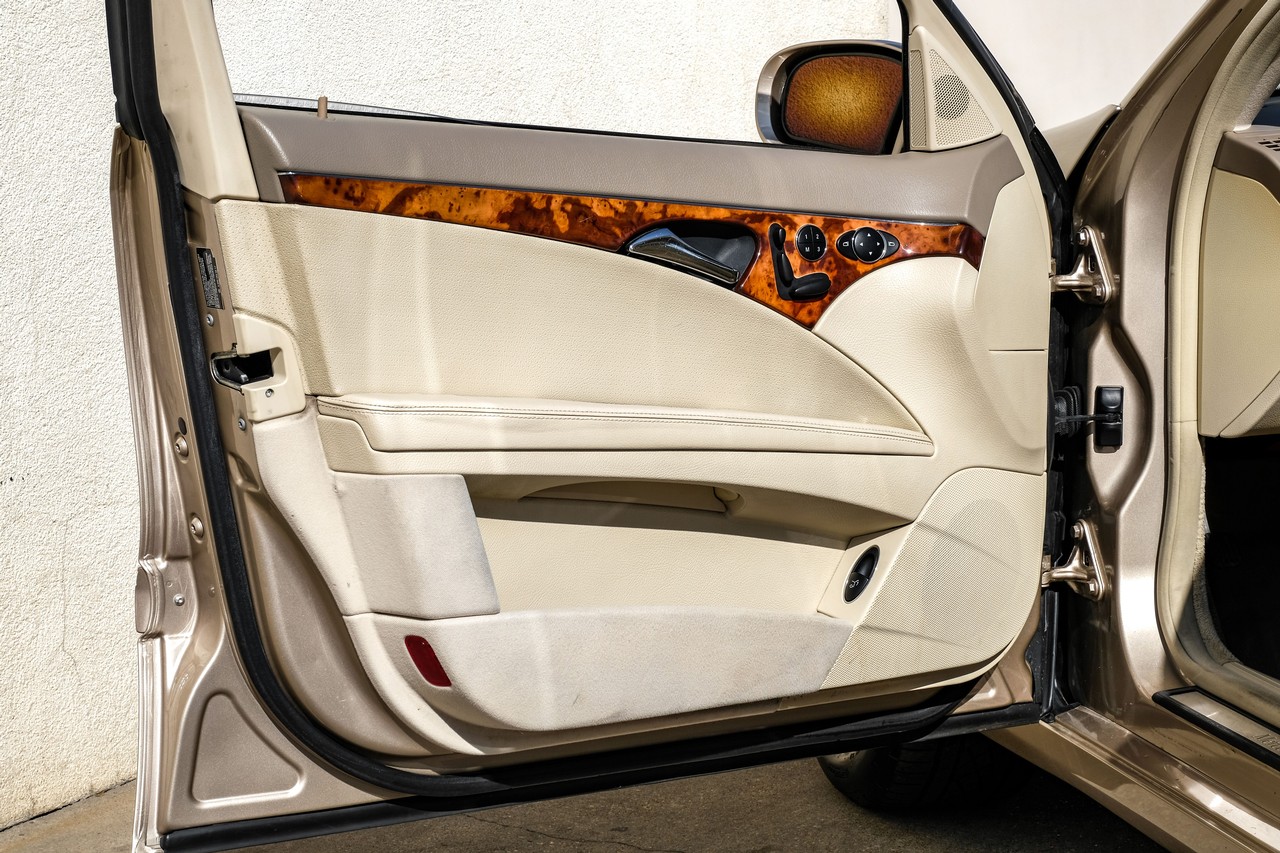 Mercedes-Benz E 320 Vehicle Main Gallery Image 37