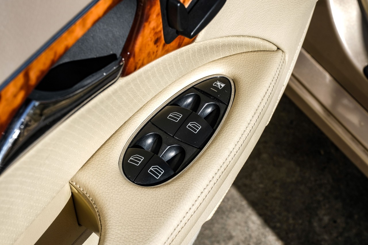 Mercedes-Benz E 320 Vehicle Main Gallery Image 38