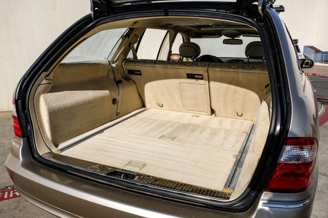 Mercedes-Benz E 320 Vehicle Main Gallery Image 44