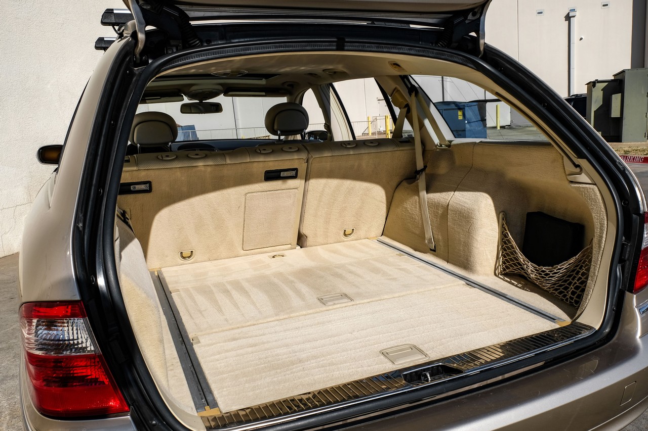 Mercedes-Benz E 320 Vehicle Main Gallery Image 45