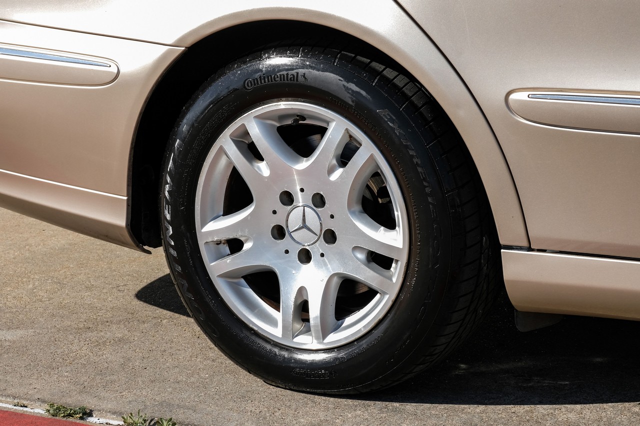 Mercedes-Benz E 320 Vehicle Main Gallery Image 46