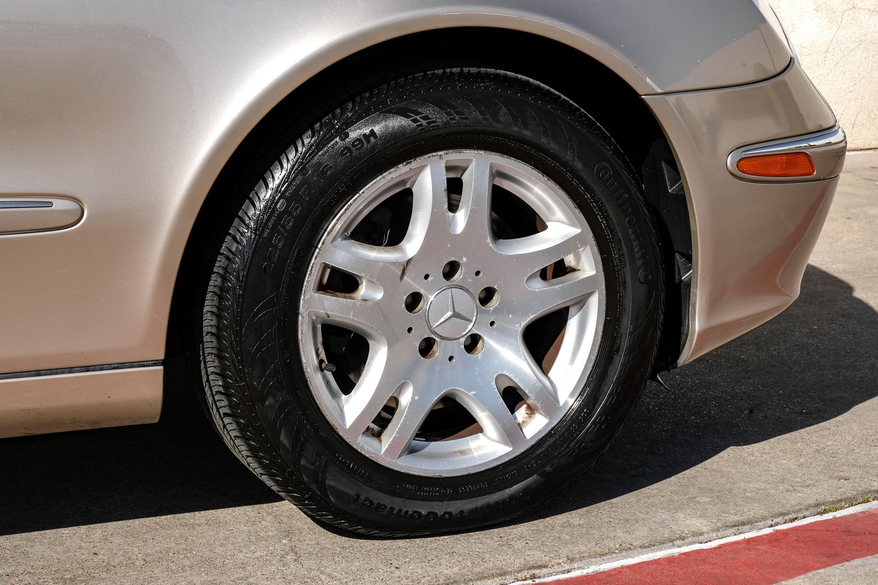 Mercedes-Benz E 320 Vehicle Main Gallery Image 47