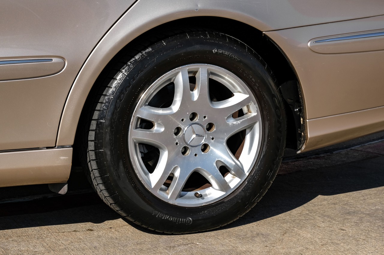 Mercedes-Benz E 320 Vehicle Main Gallery Image 49