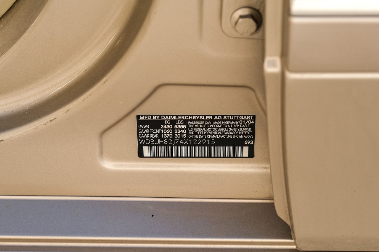 Mercedes-Benz E-Class Vehicle Main Gallery Image 56