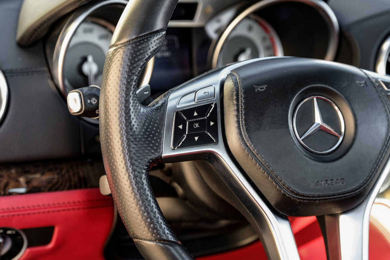 Mercedes-Benz SL 400 Vehicle Main Gallery Image 16