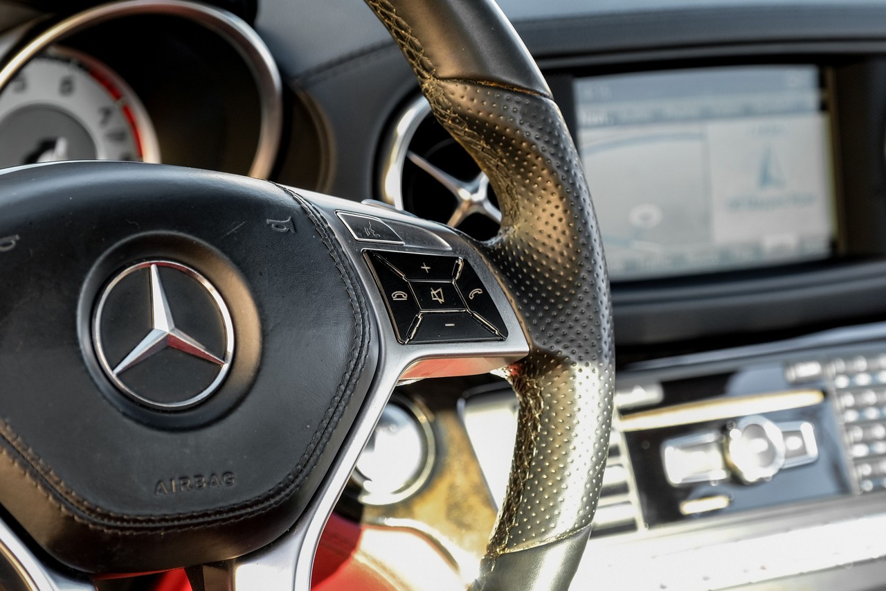 Mercedes-Benz SL 400 Vehicle Main Gallery Image 17