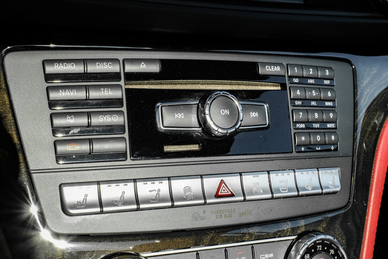 Mercedes-Benz SL 400 Vehicle Main Gallery Image 23