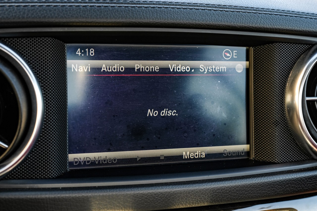 Mercedes-Benz SL 400 Vehicle Main Gallery Image 26