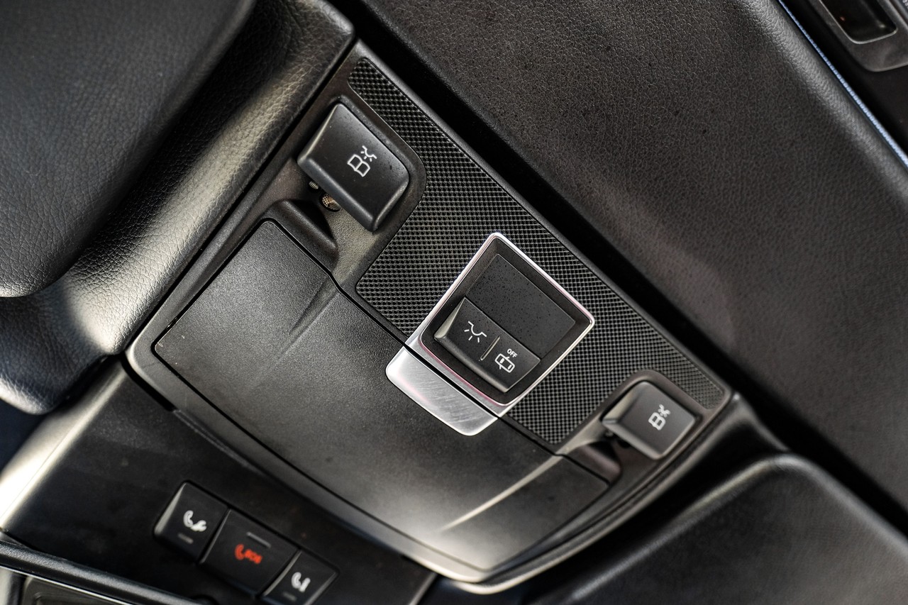 Mercedes-Benz SL 400 Vehicle Main Gallery Image 27