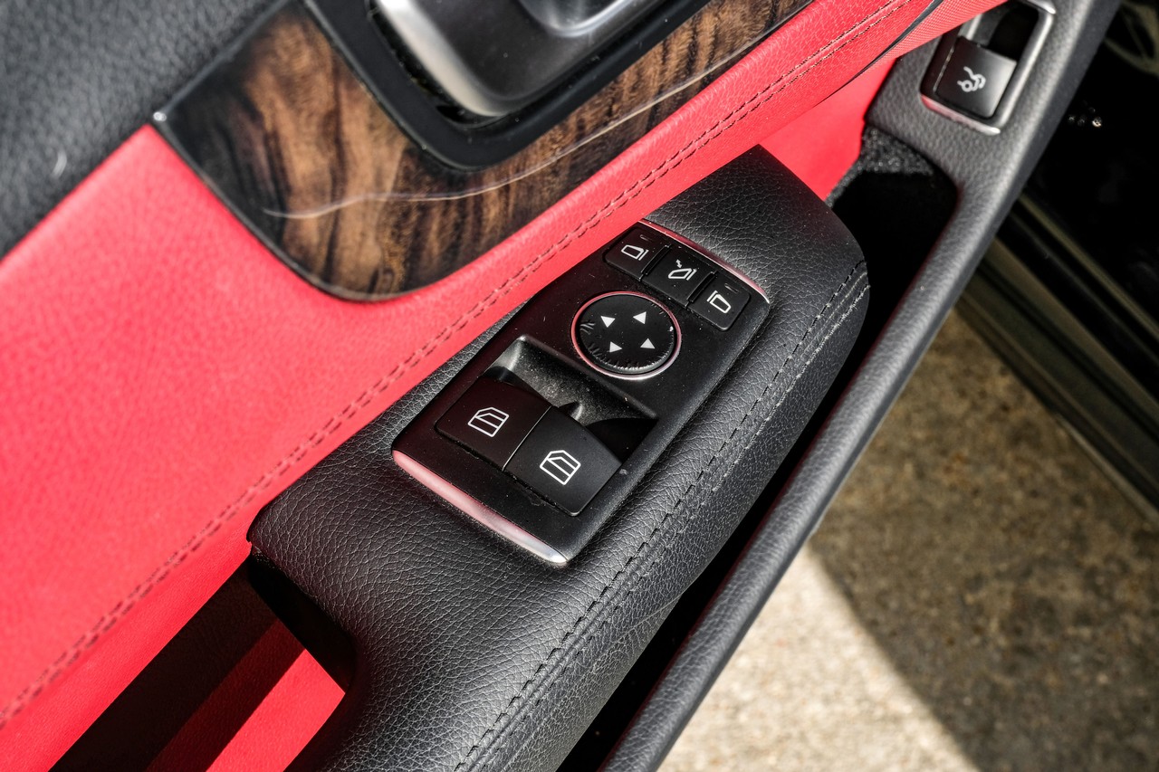 Mercedes-Benz SL 400 Vehicle Main Gallery Image 34