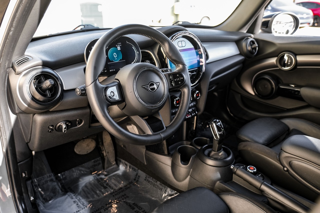 MINI Cooper Vehicle Main Gallery Image 03