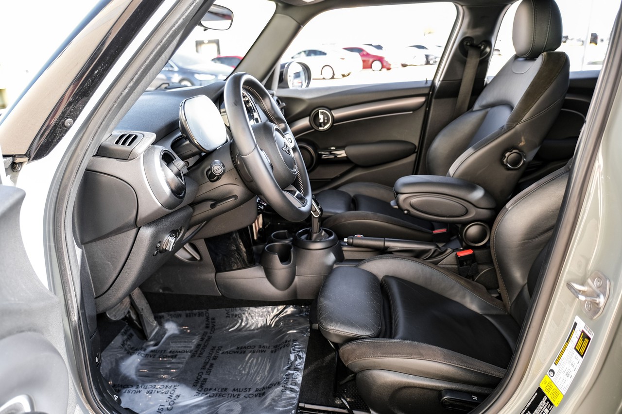 MINI Cooper Vehicle Main Gallery Image 04