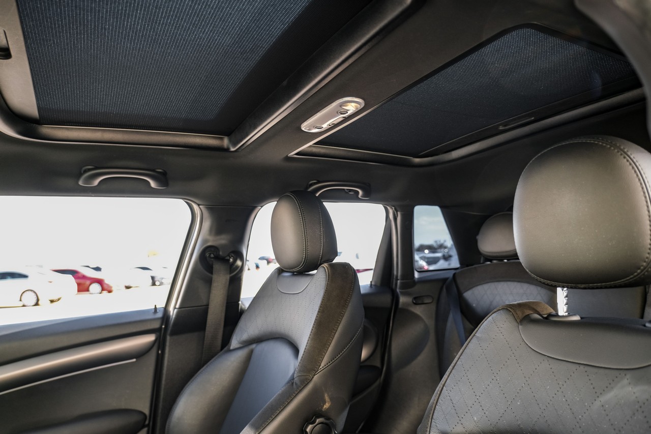 MINI Cooper Vehicle Main Gallery Image 05