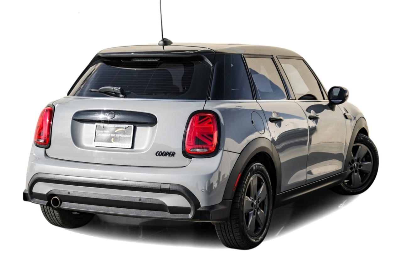 MINI Cooper Vehicle Main Gallery Image 09