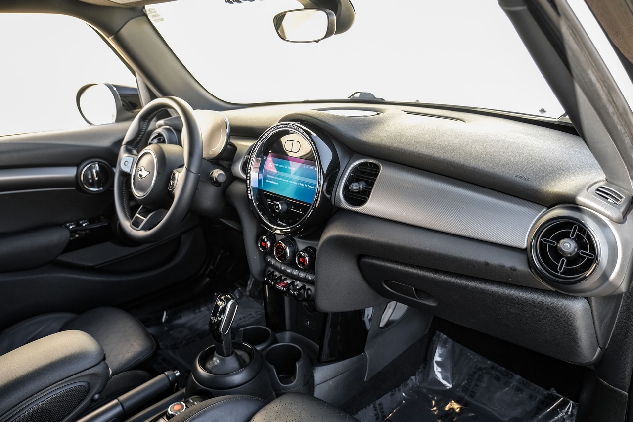 MINI Cooper Vehicle Main Gallery Image 13