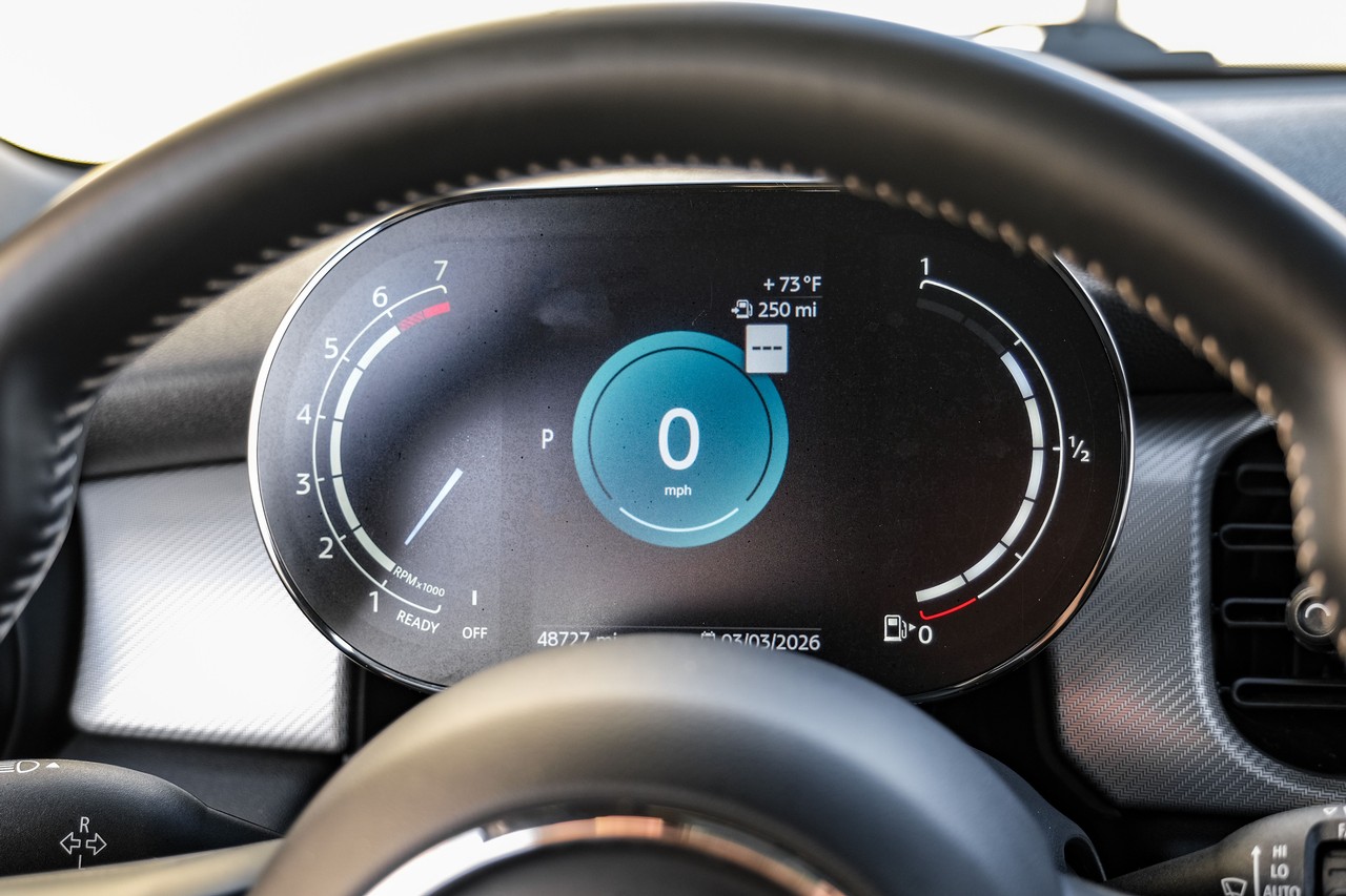 MINI Cooper Vehicle Main Gallery Image 19