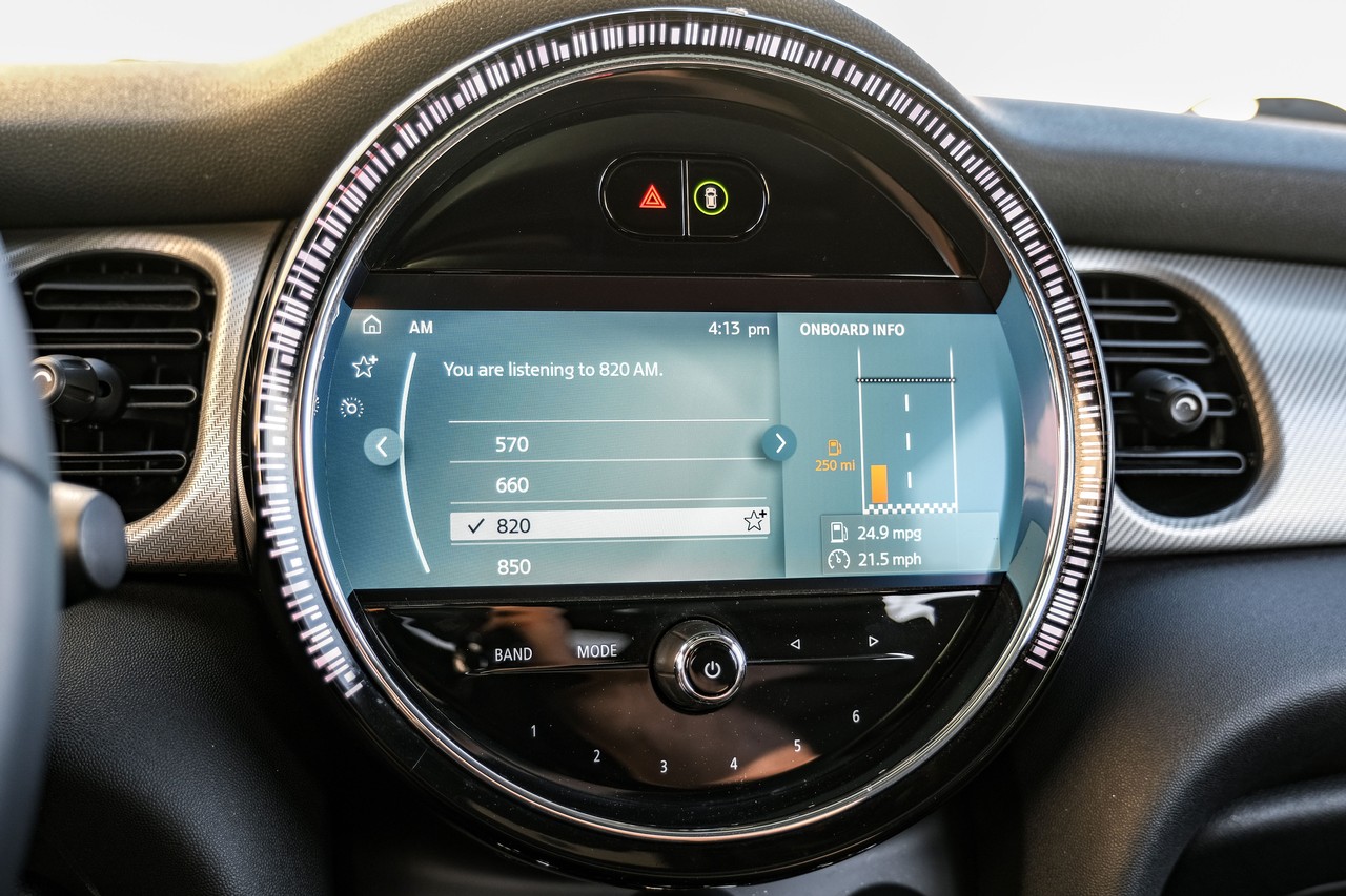 MINI Cooper Vehicle Main Gallery Image 29