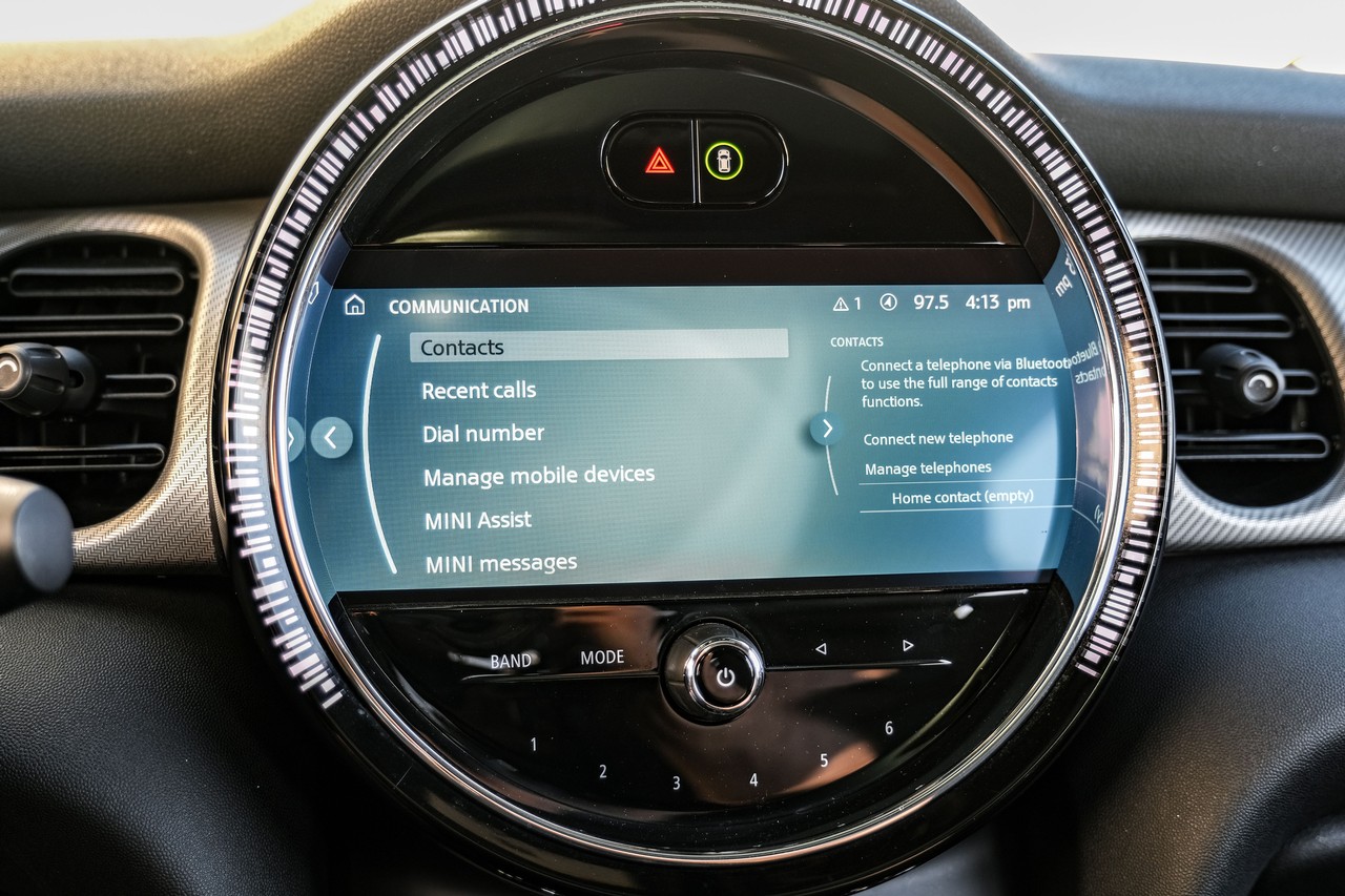 MINI Cooper Vehicle Main Gallery Image 31