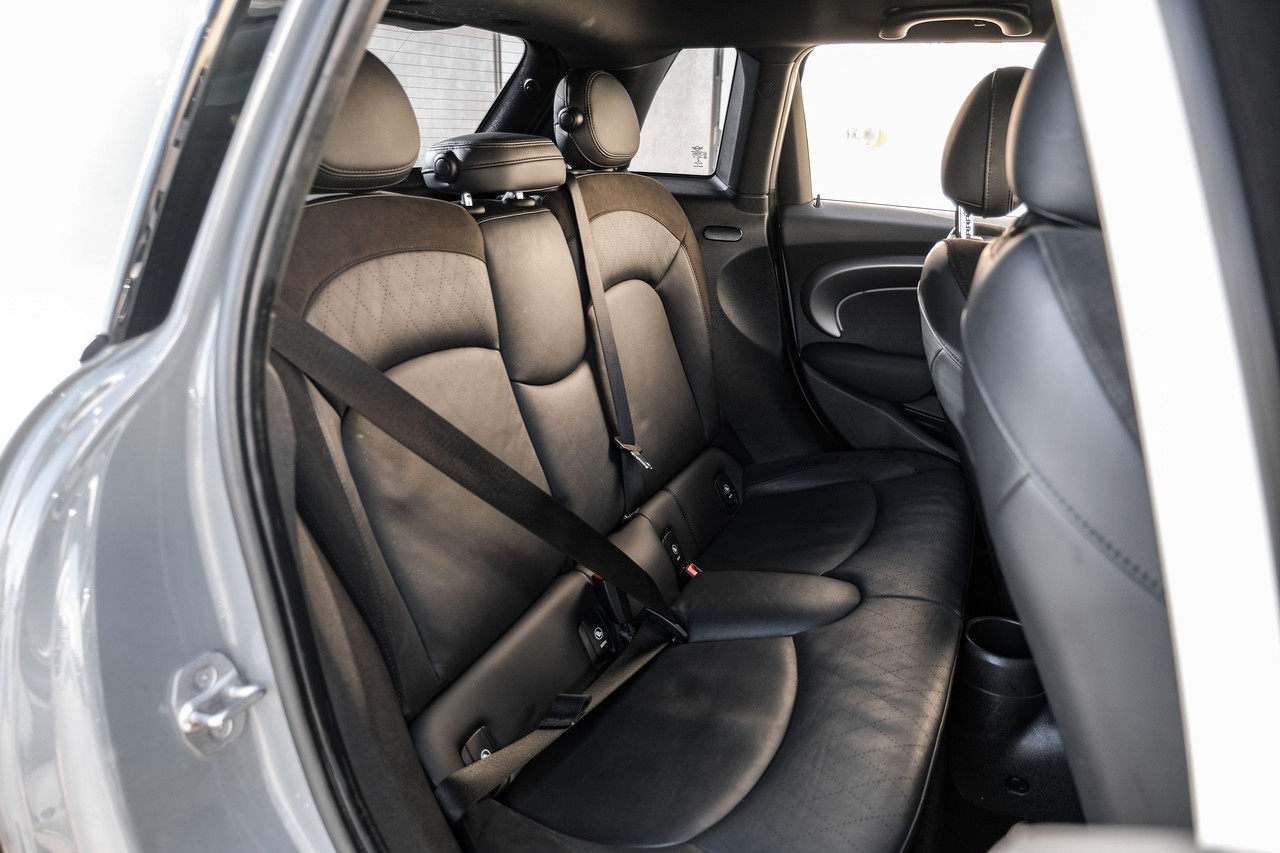 MINI Cooper Vehicle Main Gallery Image 35