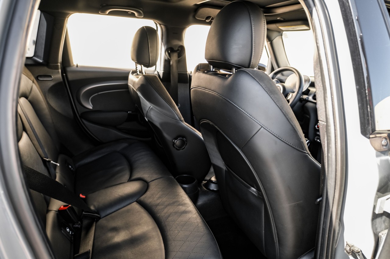 MINI Cooper Vehicle Main Gallery Image 36