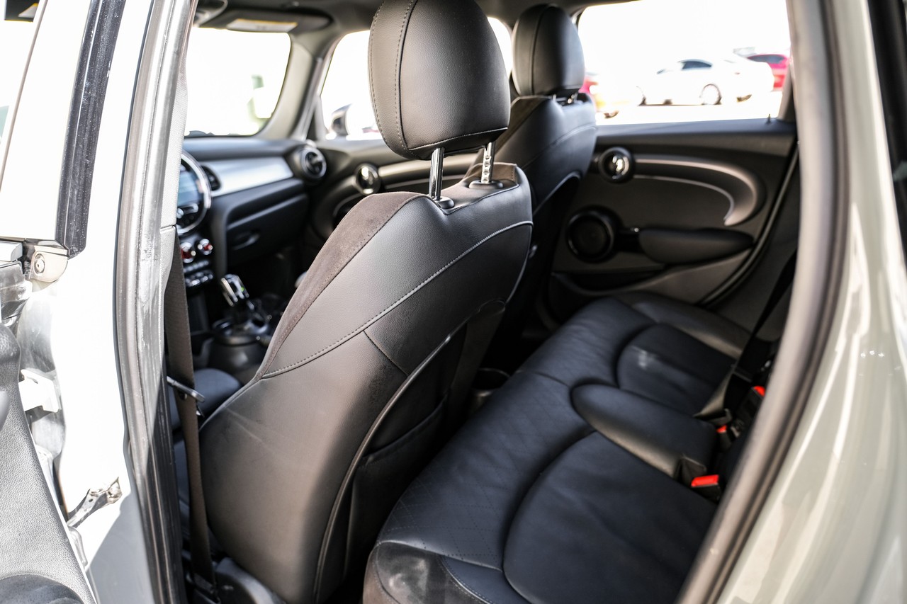 MINI Cooper Vehicle Main Gallery Image 37