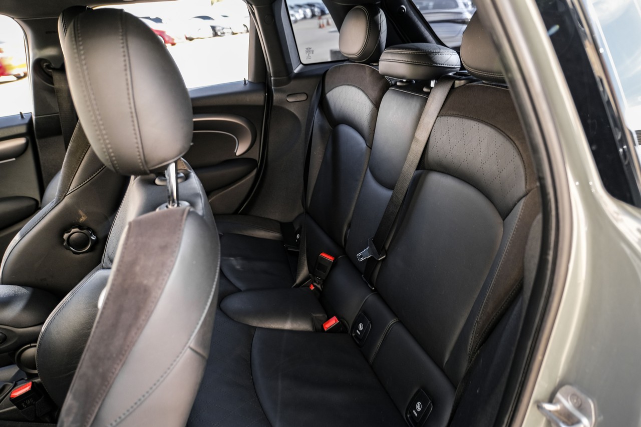 MINI Cooper Vehicle Main Gallery Image 38