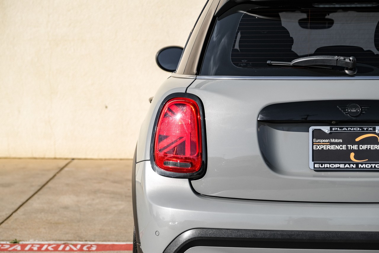 MINI Cooper Vehicle Main Gallery Image 46