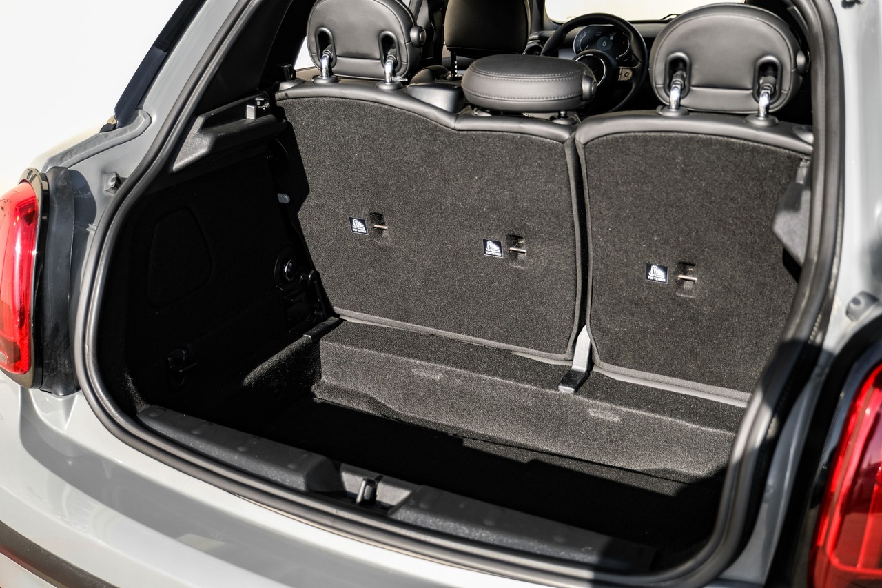 MINI Cooper Vehicle Main Gallery Image 48