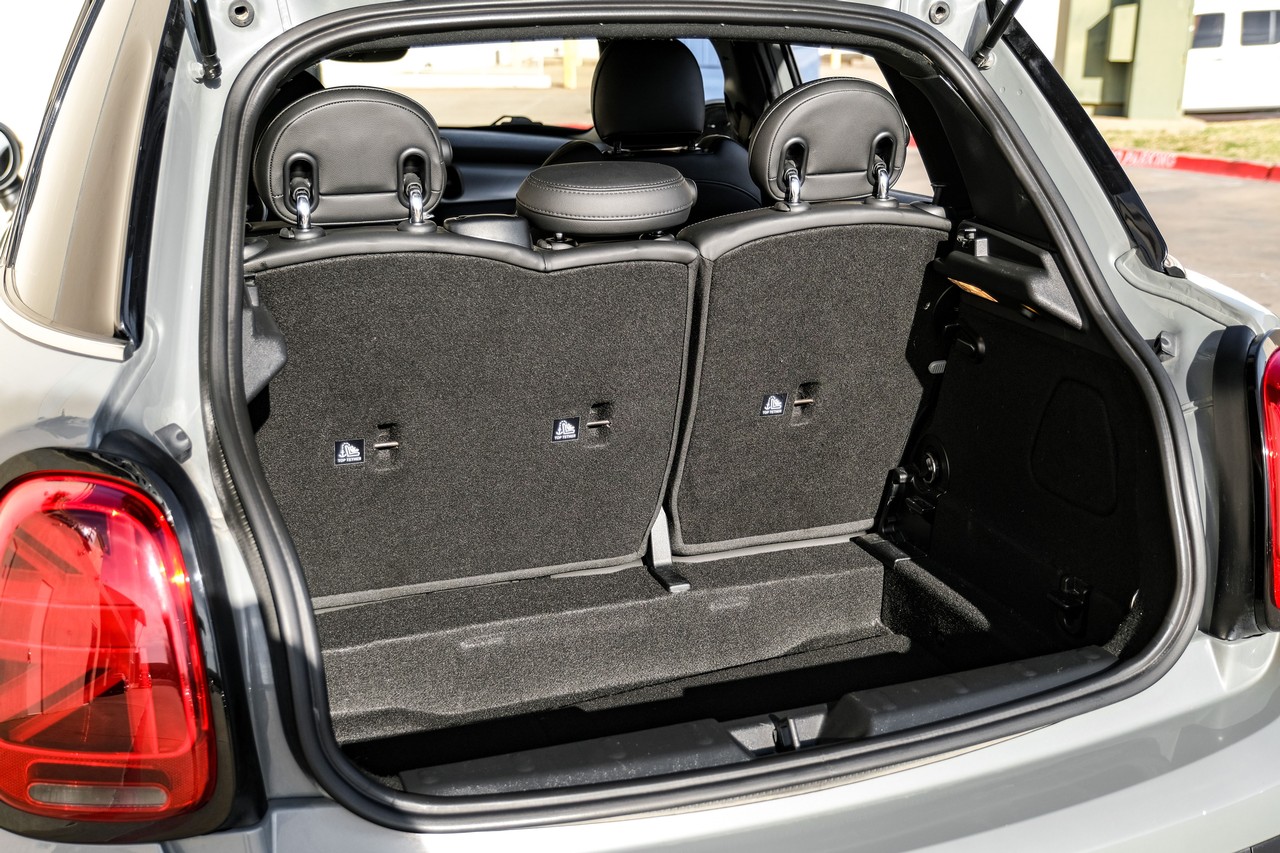 MINI Cooper Vehicle Main Gallery Image 49