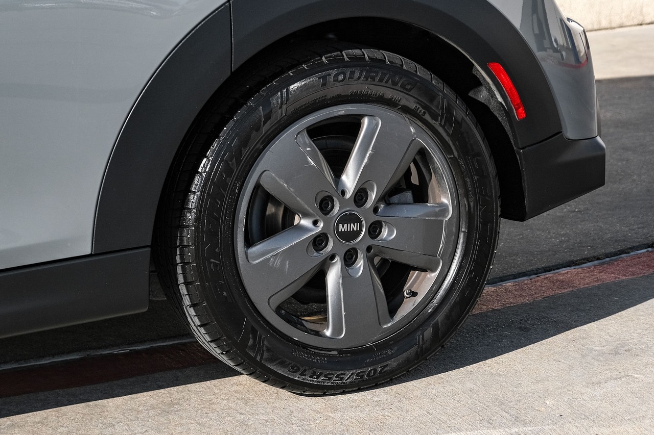MINI Cooper Vehicle Main Gallery Image 53