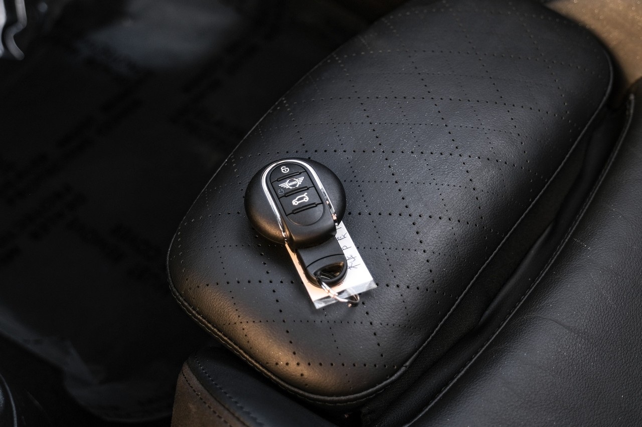 MINI Cooper Vehicle Main Gallery Image 54