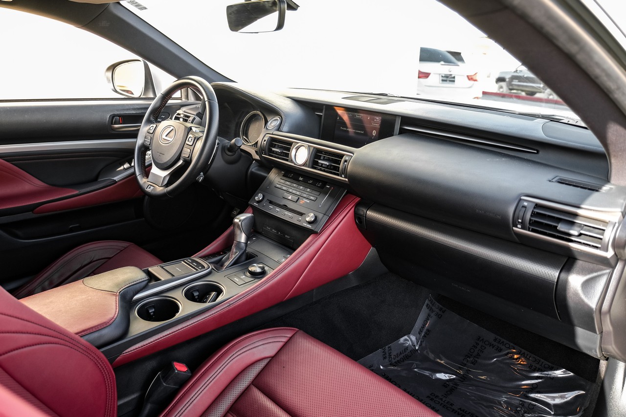 Lexus RC Vehicle Main Gallery Image 13