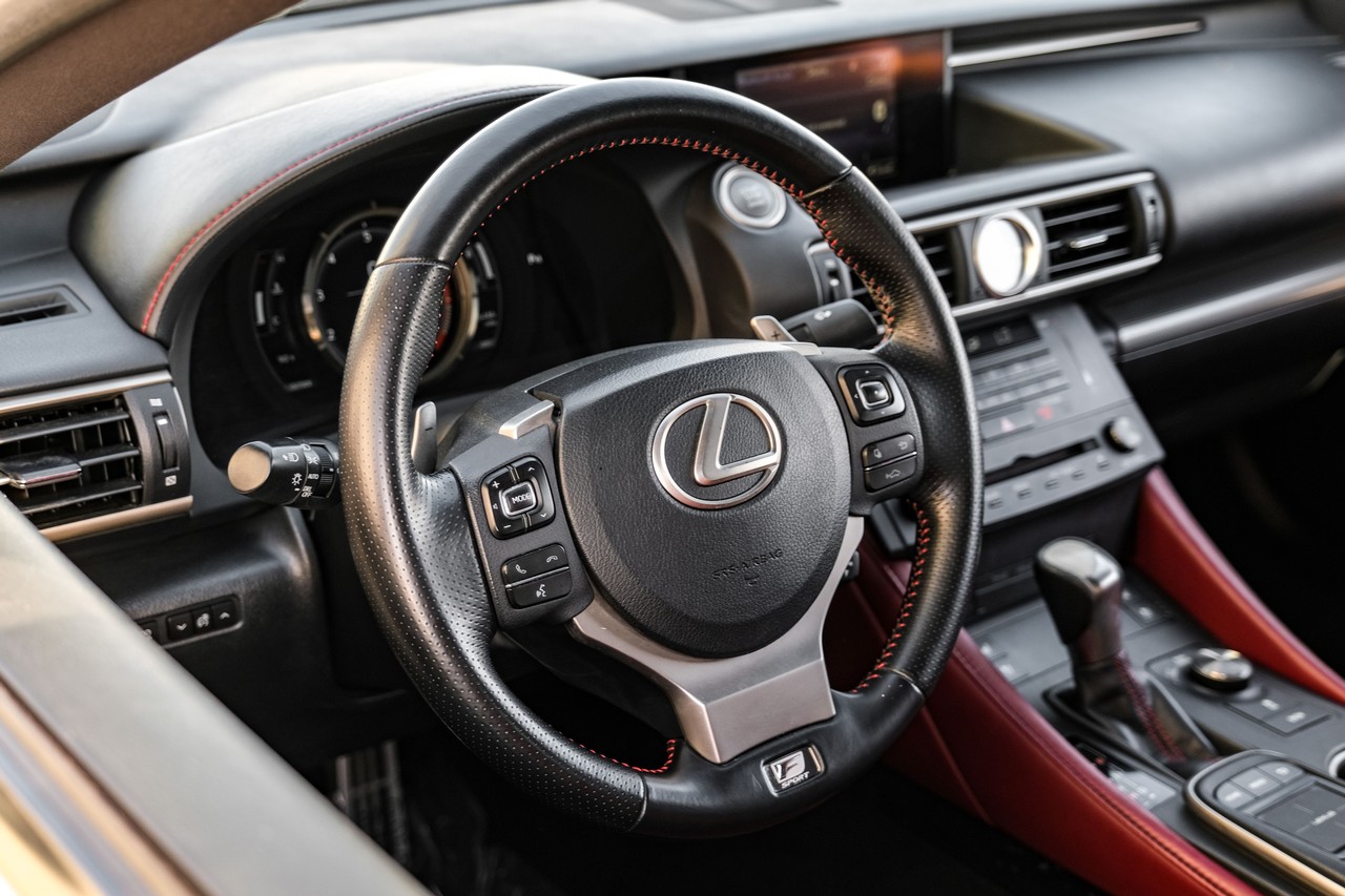Lexus RC Vehicle Main Gallery Image 15