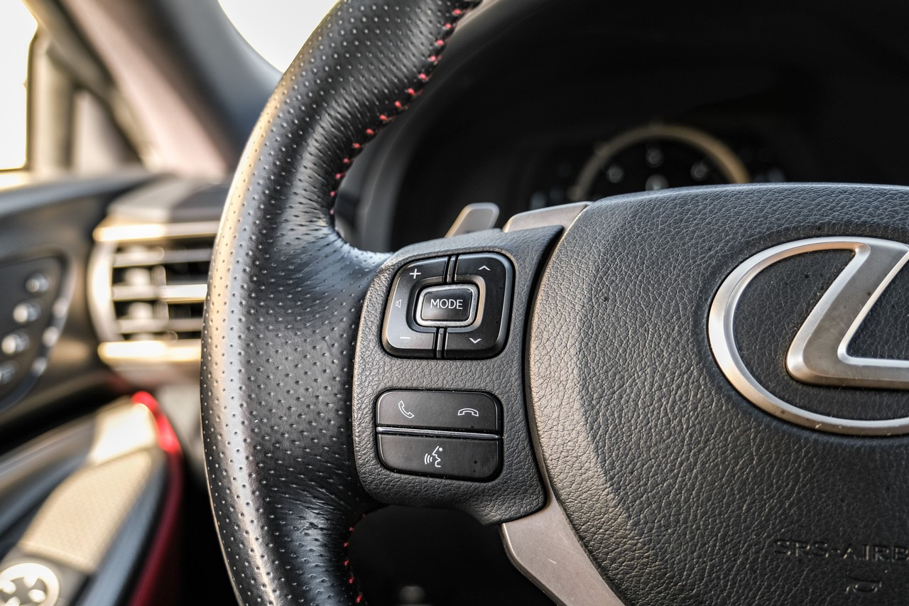 Lexus RC Vehicle Main Gallery Image 16