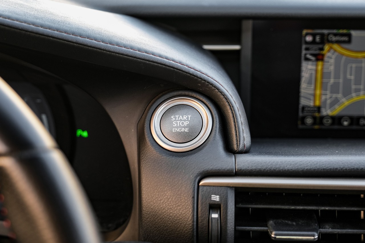 Lexus RC Vehicle Main Gallery Image 20