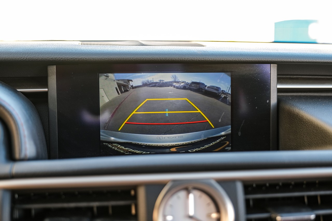 Lexus RC Vehicle Main Gallery Image 22