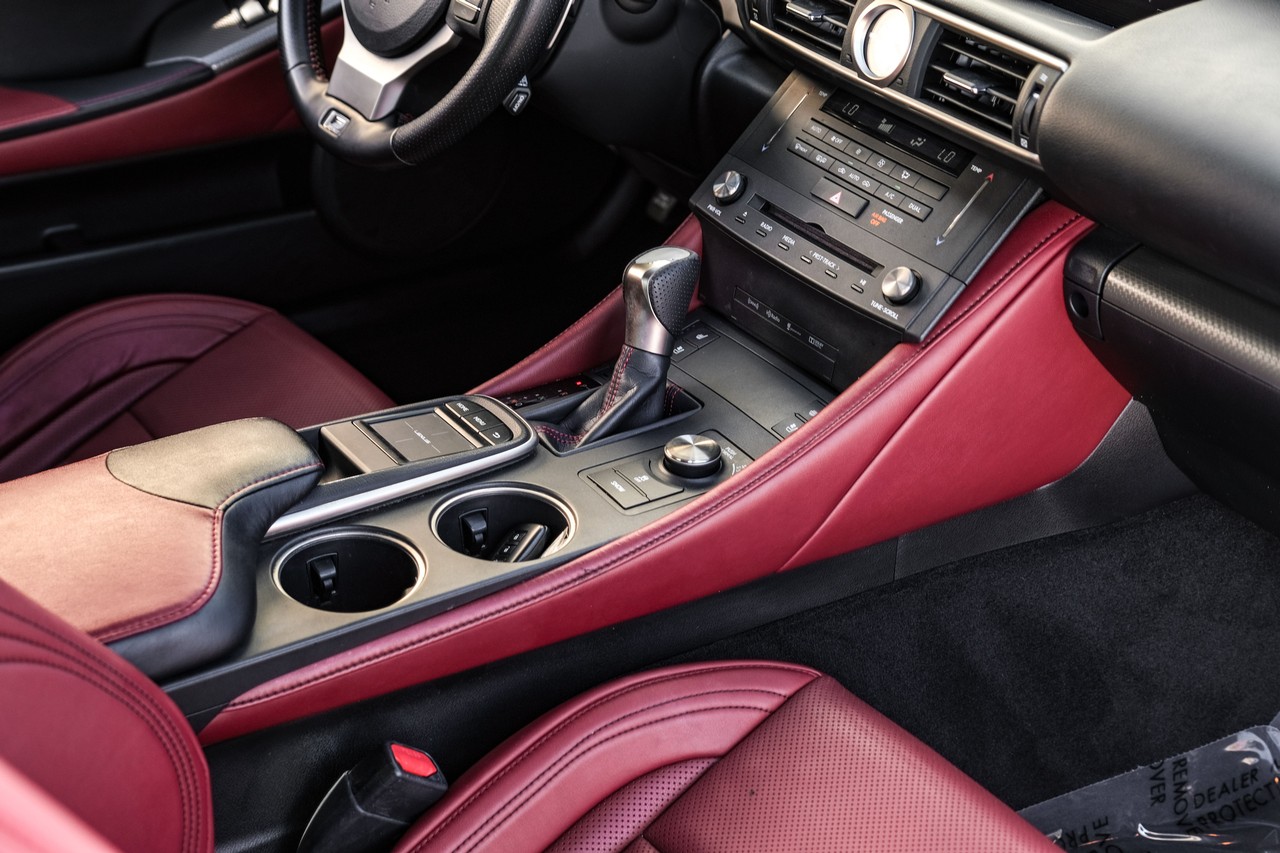Lexus RC Vehicle Main Gallery Image 23