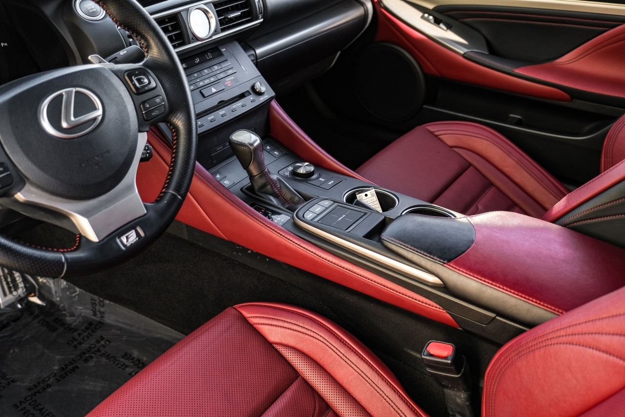 Lexus RC Vehicle Main Gallery Image 24