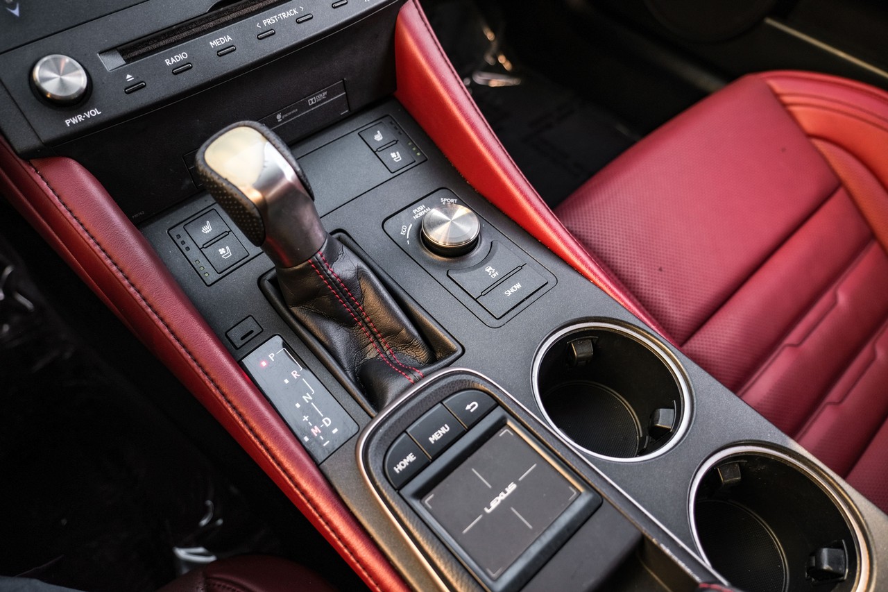 Lexus RC Vehicle Main Gallery Image 25