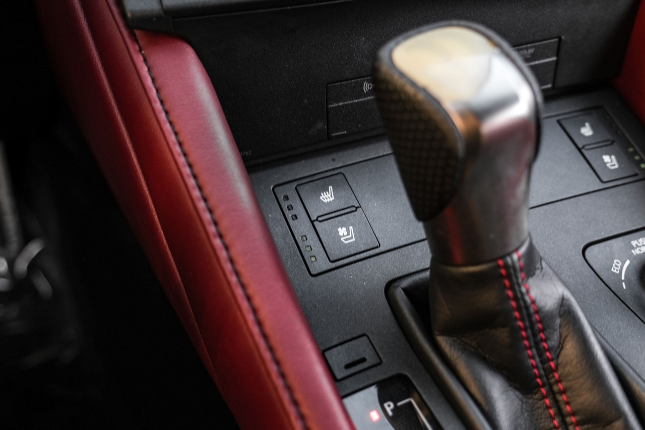 Lexus RC Vehicle Main Gallery Image 28