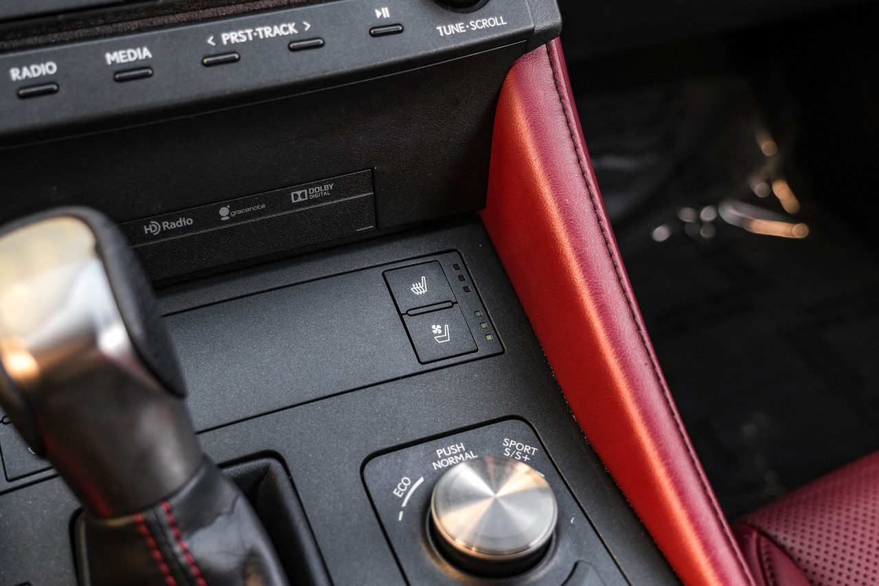 Lexus RC Vehicle Main Gallery Image 29