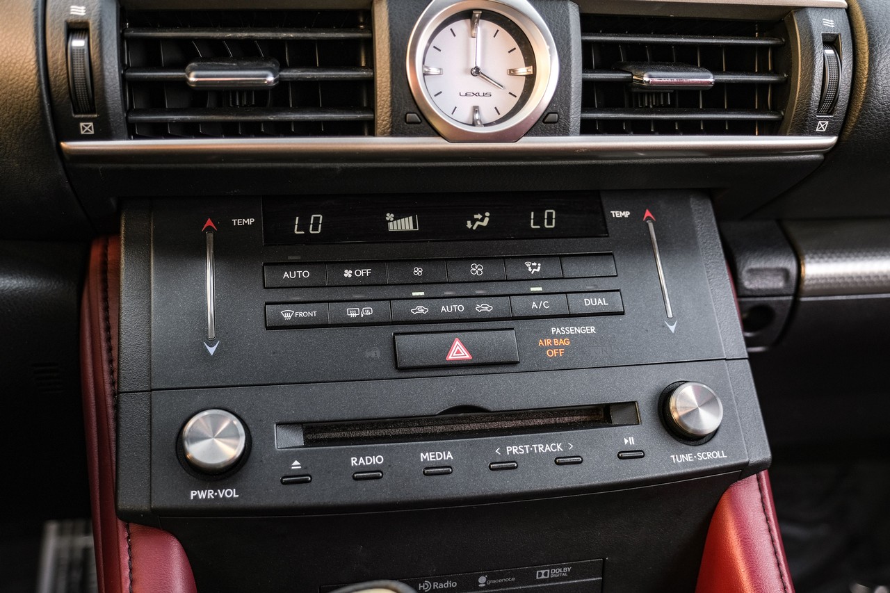 Lexus RC Vehicle Main Gallery Image 31