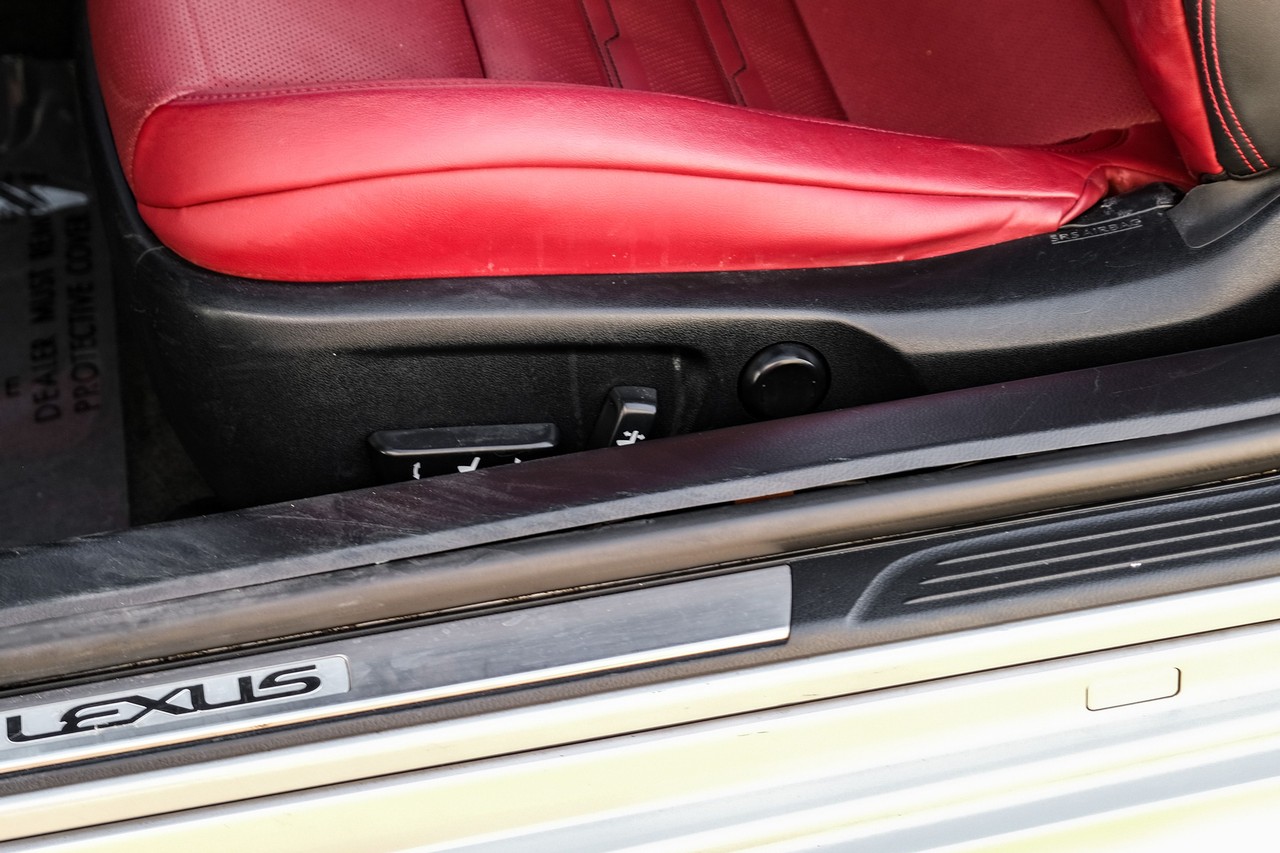 Lexus RC Vehicle Main Gallery Image 35