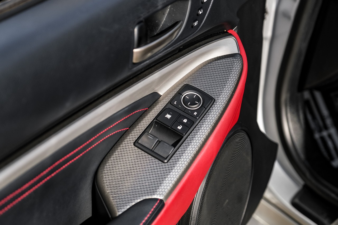 Lexus RC Vehicle Main Gallery Image 42